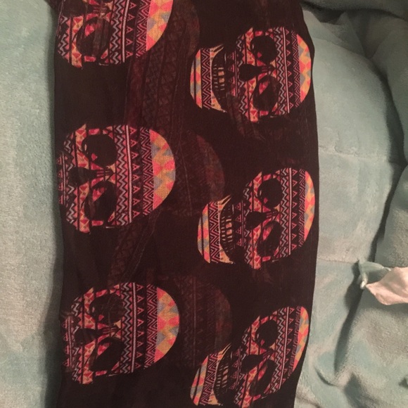 Beautiful infinity skull scarf