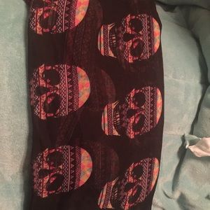 Beautiful infinity skull scarf