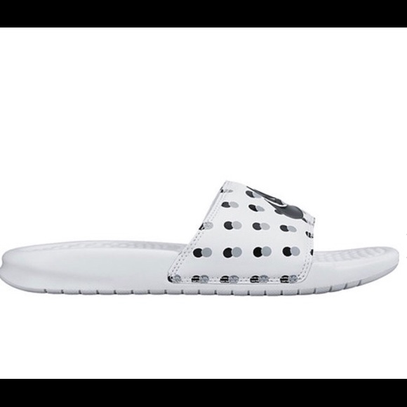 Nike benassi slides size 11