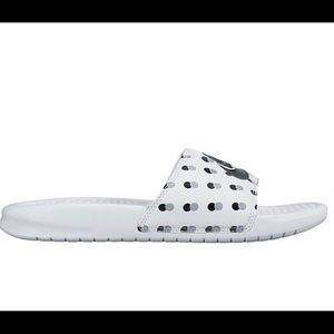 Nike benassi slides size 11