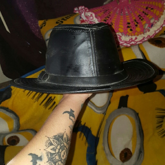 Leather hat - Picture 2 of 3