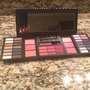 ESTEE LAUDER Complete Makeup Kit.