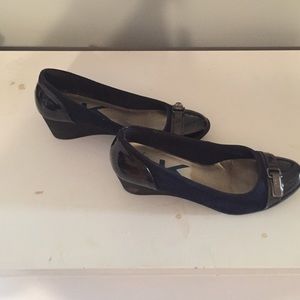 Anne Klein Sport navy & black dress shoes
