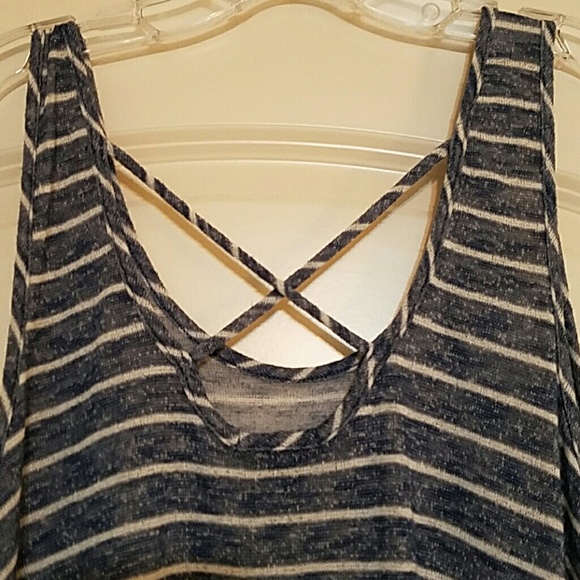 High/Low Side Tank Top - Picture 3 of 4