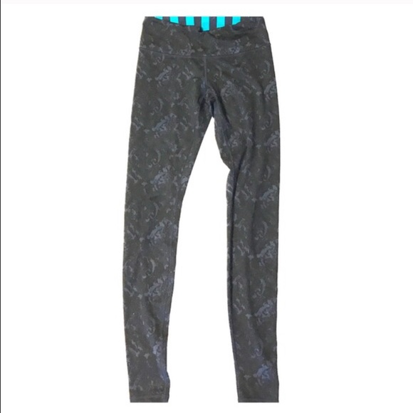 Rare navy and black lululemon leggings size 6
