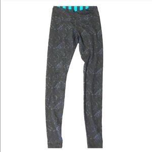 Rare navy and black lululemon leggings size 6