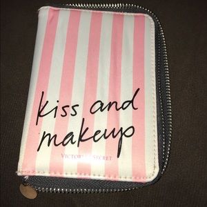 Kiss and make up travel case VS