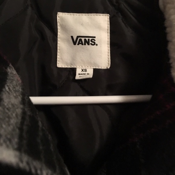 Vans jacket fits like a Small/Med - Picture 2 of 4