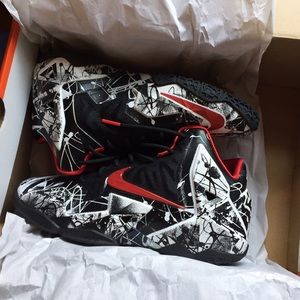 Lebron XI Graffiti *NEVER WORN*