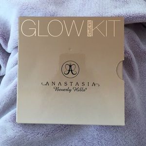 SWATCHED ABH Glowkit
