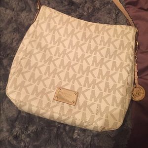 MICHAEL KORS CROSS BODY BEIGE SATCHEL