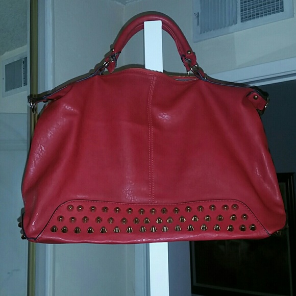 🚨SOLD🚨Red handbag with gold studs