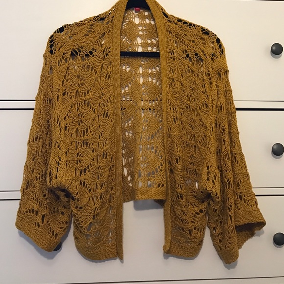 Gold/Mustard Shaw-like cover