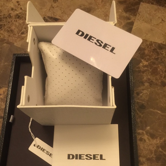 New Diesel watch. - Picture 3 of 5