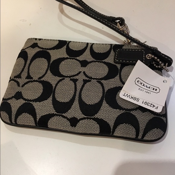 COACH brand new, never used wristlet