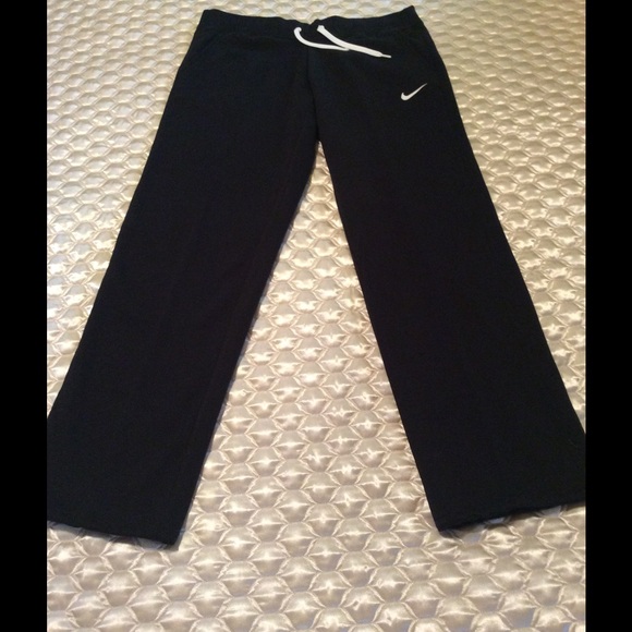 Brand new, never worn Nike sweat pants