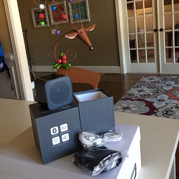 Bluetooth Speaker - image 1