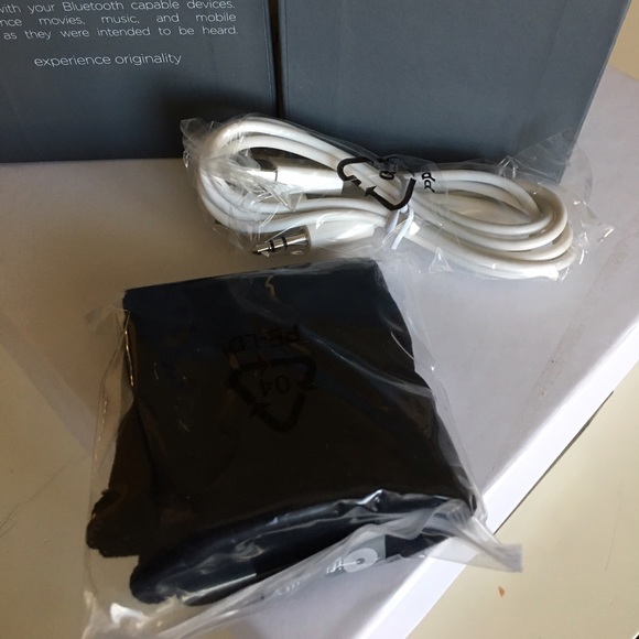 Bluetooth Speaker - image 4