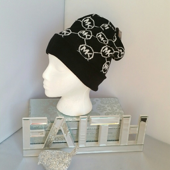 Michael Kors Box set scarf & hat - Picture 3 of 3