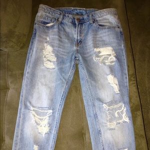 BDG distressed boyfriend jean size 28