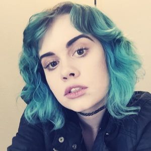 Meet your Posher, Holly