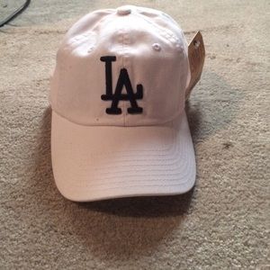 LA DODGERS WHITW SNAPBACK CAP