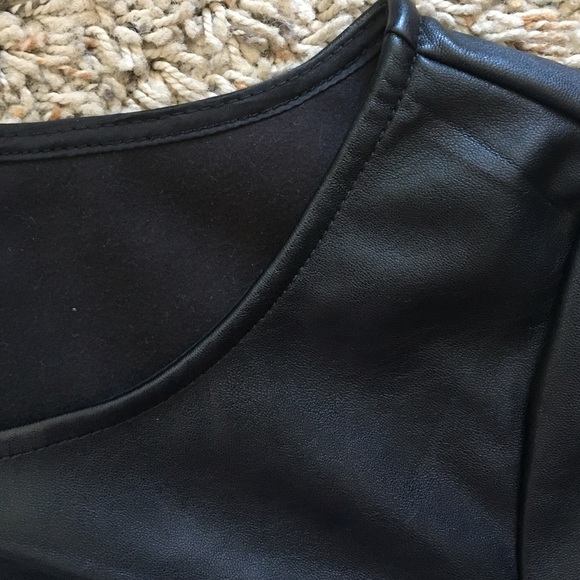 H&M faux leather short sleeved crop top - Picture 3 of 3