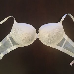 34DDD White Lace Victoria's Secret Bra