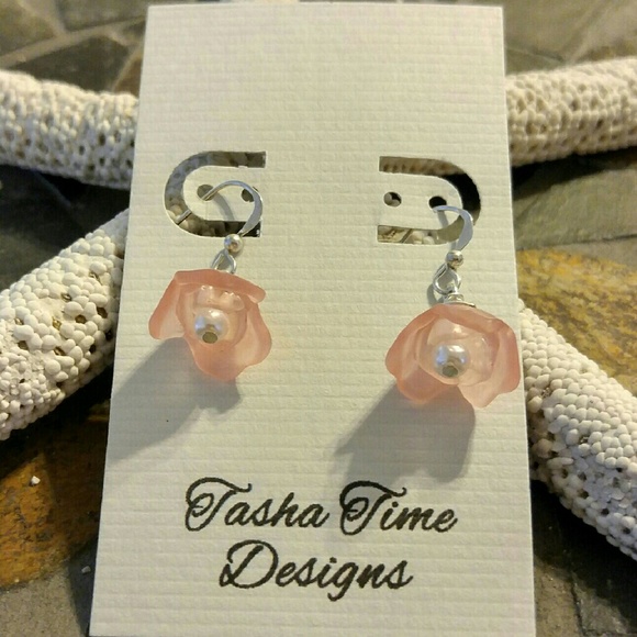 Pretty in pink. Rose & pearl drop earrings