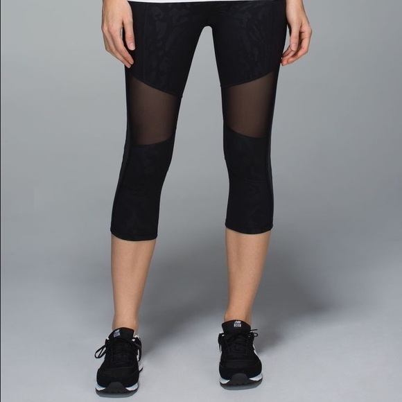 NWT Lululemon Mesh with Me Crop, Size 8