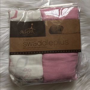 💫 Aden + Anais Swaddle Plus Muslin blankets