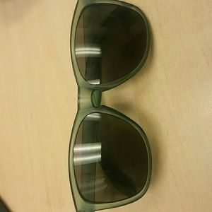 Meet your Posher, Ginny