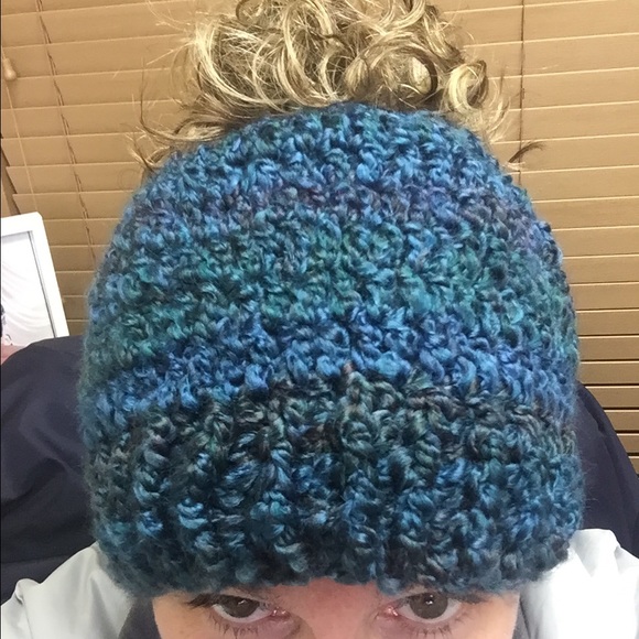 HANDMADE. Messy Bun Ponytail Beanie - Picture 2 of 3