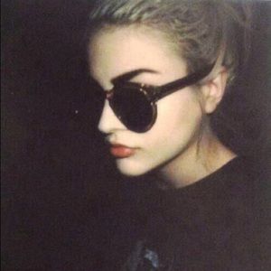 Meet your Posher, Lia