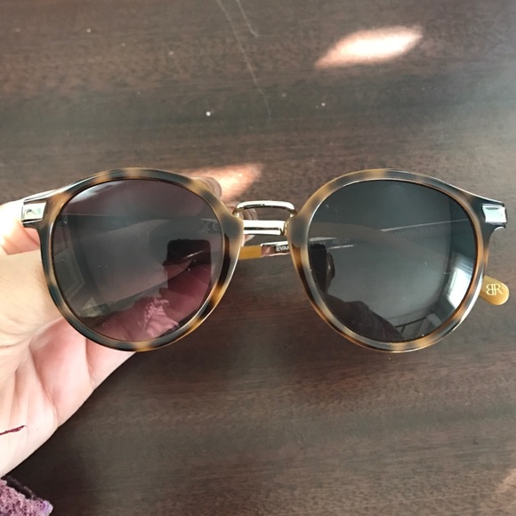 Banana republic sunglasses - Picture 3 of 4
