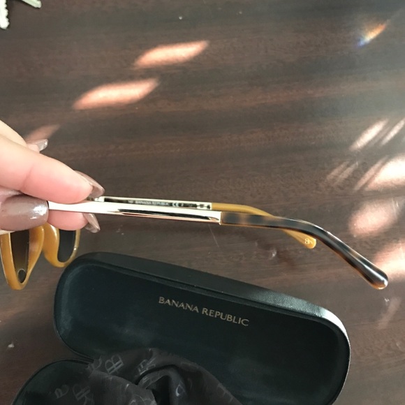 Banana republic sunglasses - Picture 4 of 4