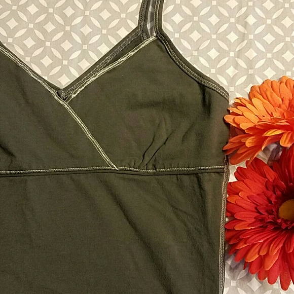 Cute gray tank top with silver threading - Picture 1 of 4