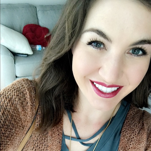 Meet your Posher, Ariel - Picture 1 of 1