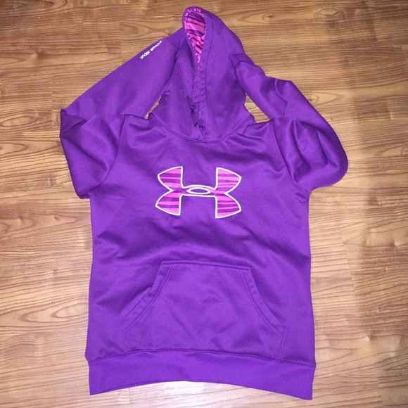 Under Armour Tops - Under Armour Sweatshirt