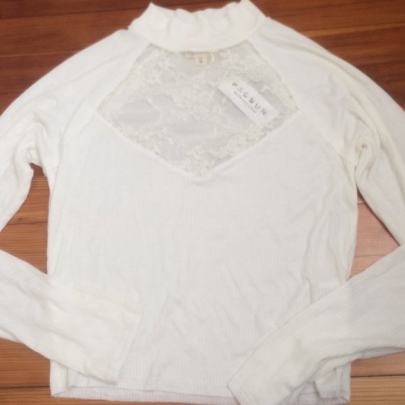 LA hearts,soft long sleeves! Lace on chest area
