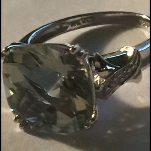 14 K white gold Light Green Amethyst Ring