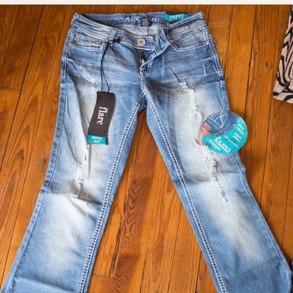 Ariya Jeans