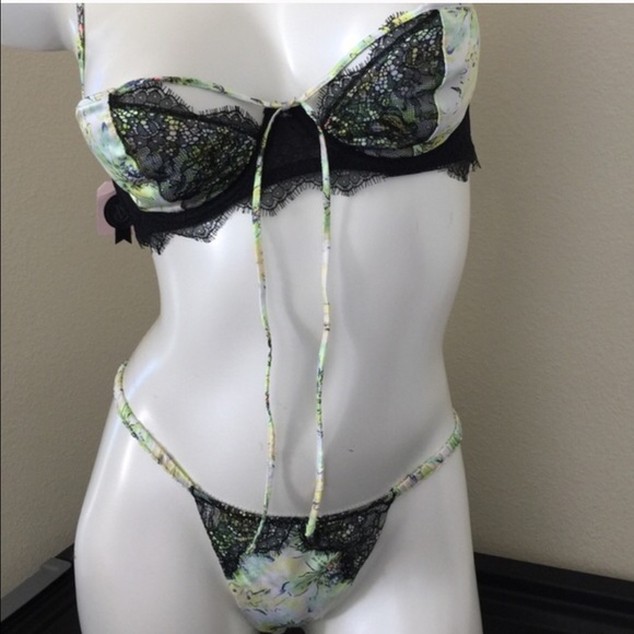 New Victoria's Secret bra panty set 32D/S or 32D/L