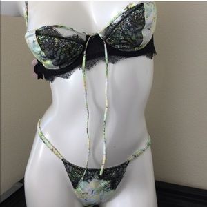 New Victoria's Secret bra panty set 32D/S or 32D/L