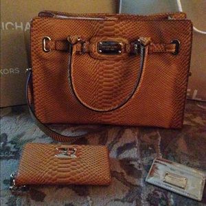 Great condition. Wallet not included in price.