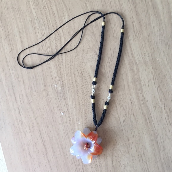 Flower necklace from Taiwan - Picture 1 of 2