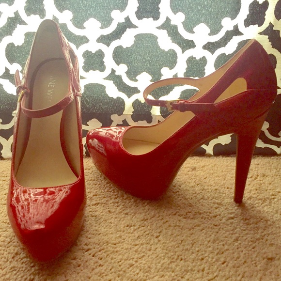 NINE WEST RED PUMPS 👠 size 6!!!