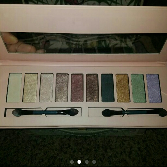 NEW ULTA MAKEUP KIT - Picture 2 of 4