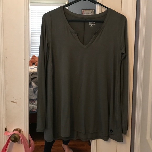 Hollister long sleeved medium shirt