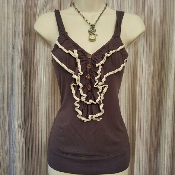 🕊CHIC RUFFLE TANK - Picture 2 of 3